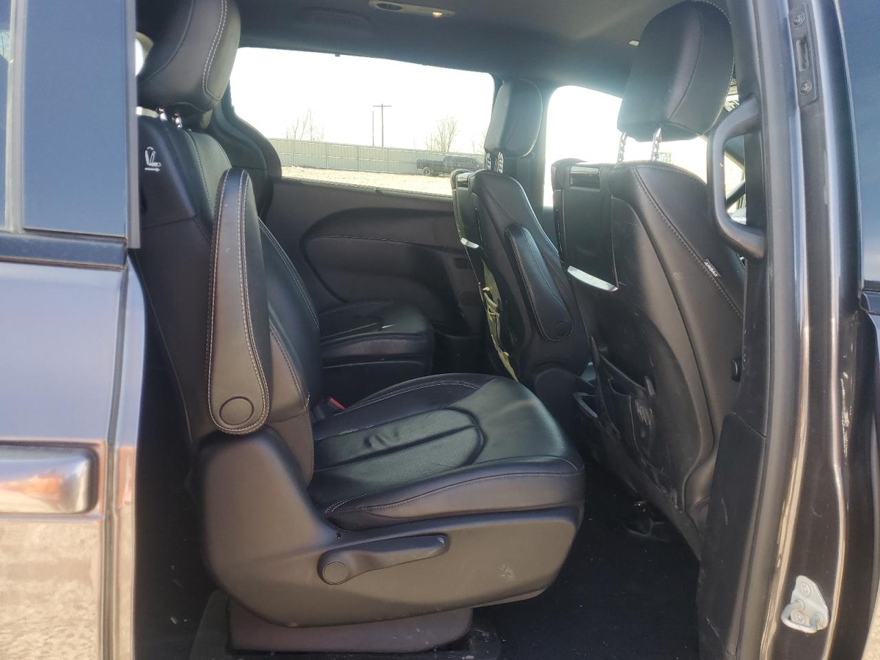 2021 Chrysler Pacifica - Image 11