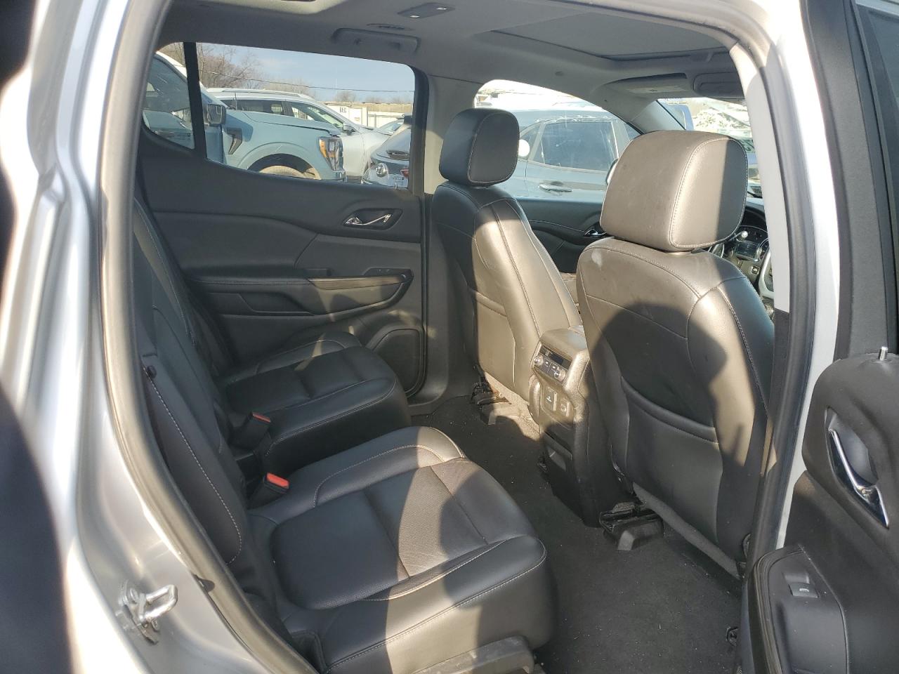 2019 GMC Acadia - Image 11