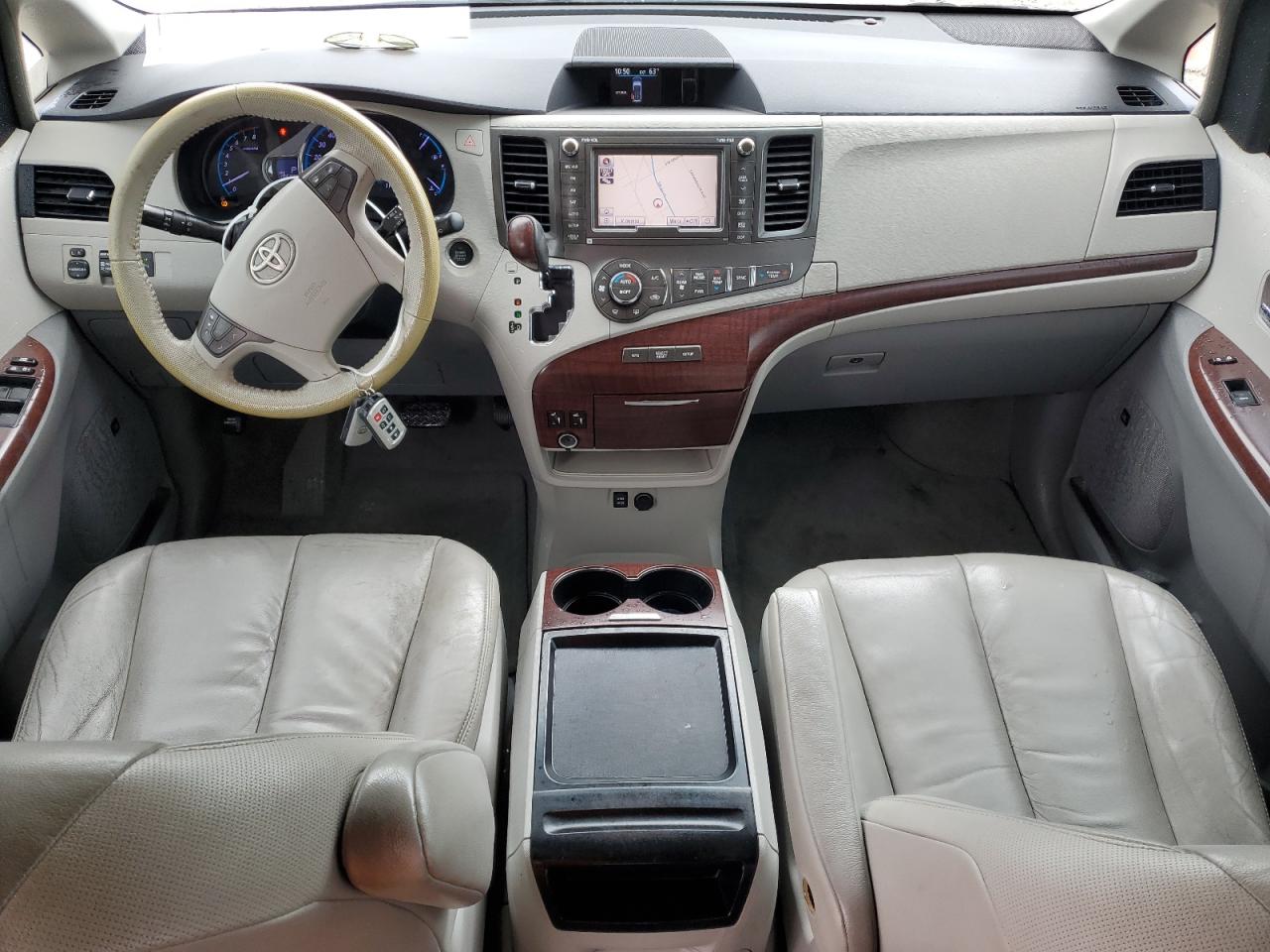 2011 Toyota Sienna - Image 8