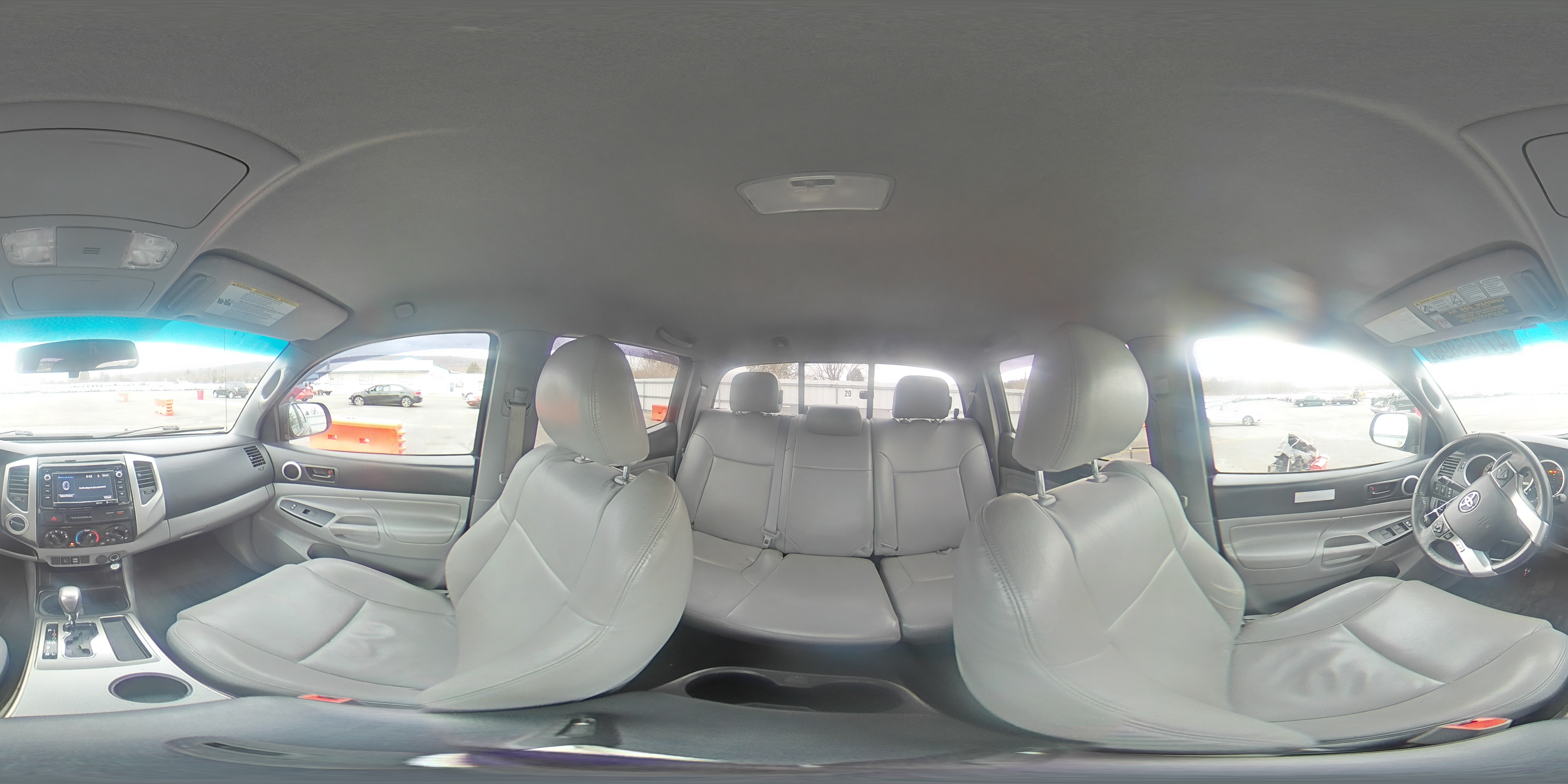2015 Toyota Tacoma - Image 12