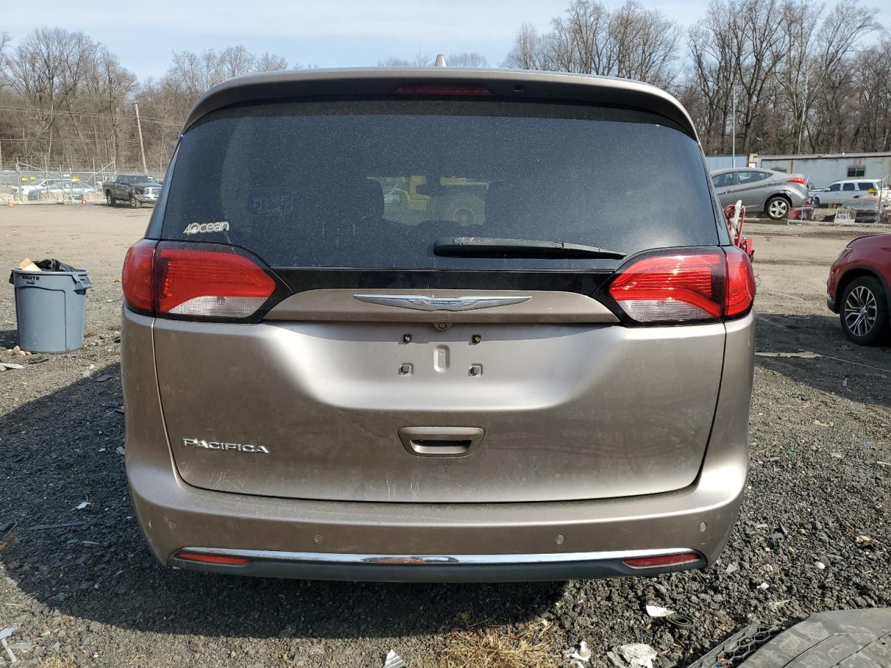 2017 Chrysler Pacifica - Image 6