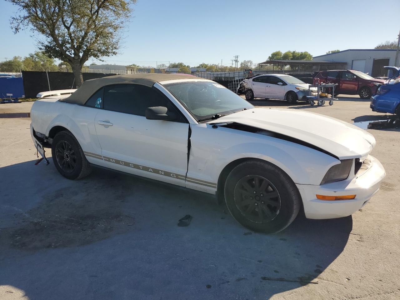 2005 Ford Mustang - Image 4