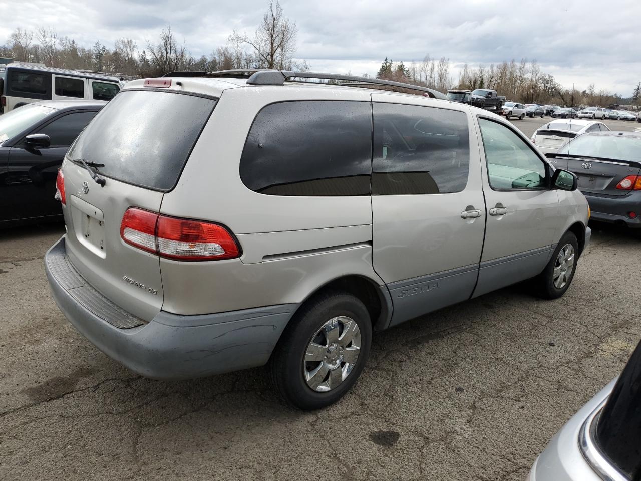 2003 Toyota Sienna - Image 3