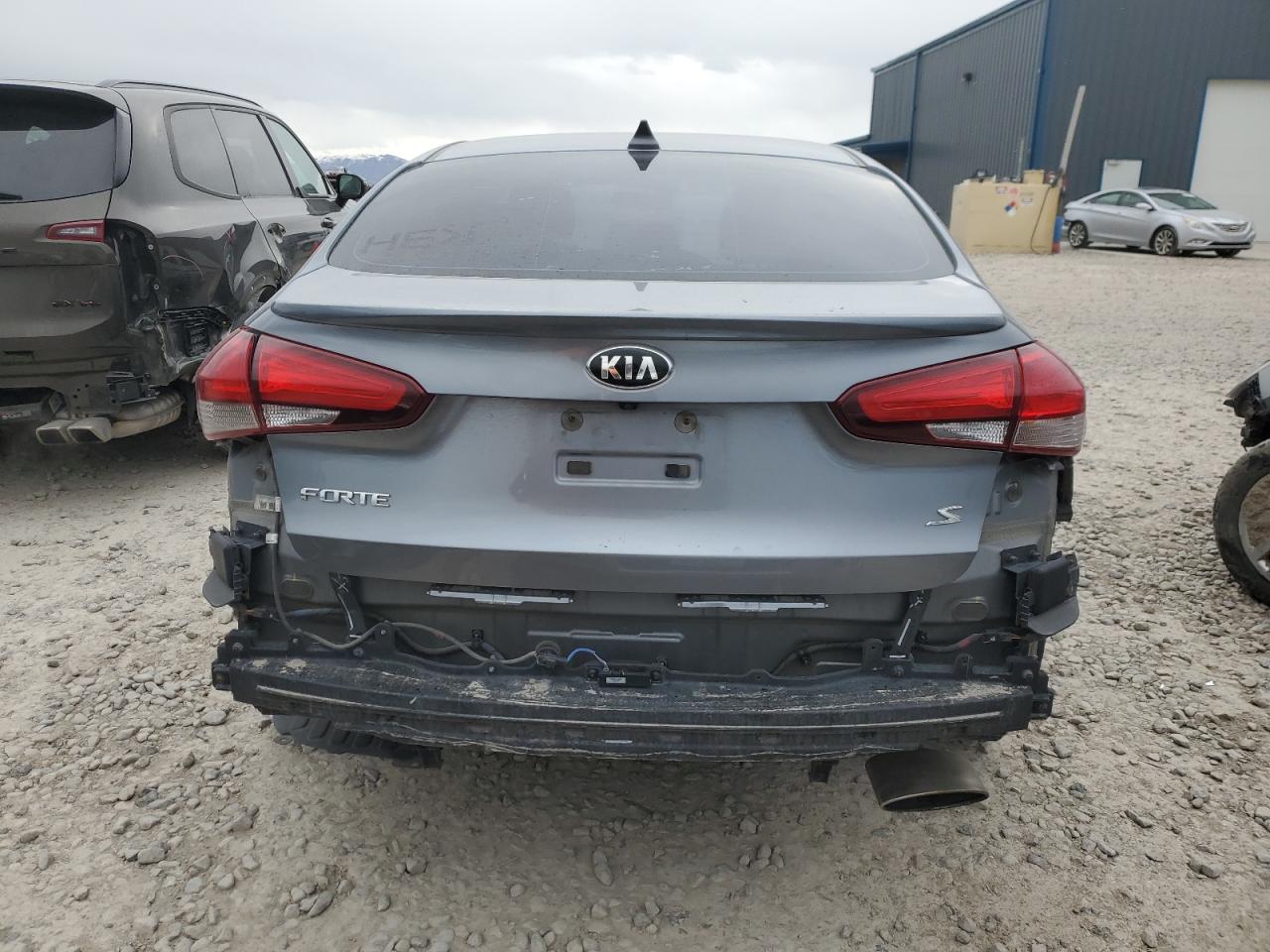 2017 Kia Forte - Image 6