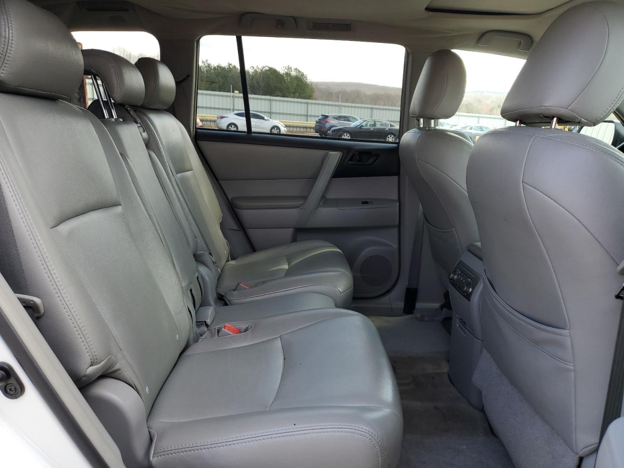 2010 Toyota Highlander - Image 11