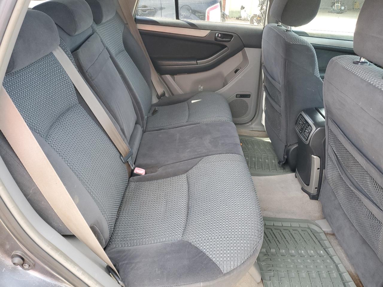 2004 Toyota 4Runner - Image 11