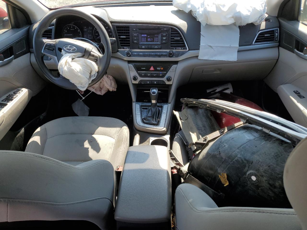 2017 Hyundai Elantra - Image 8