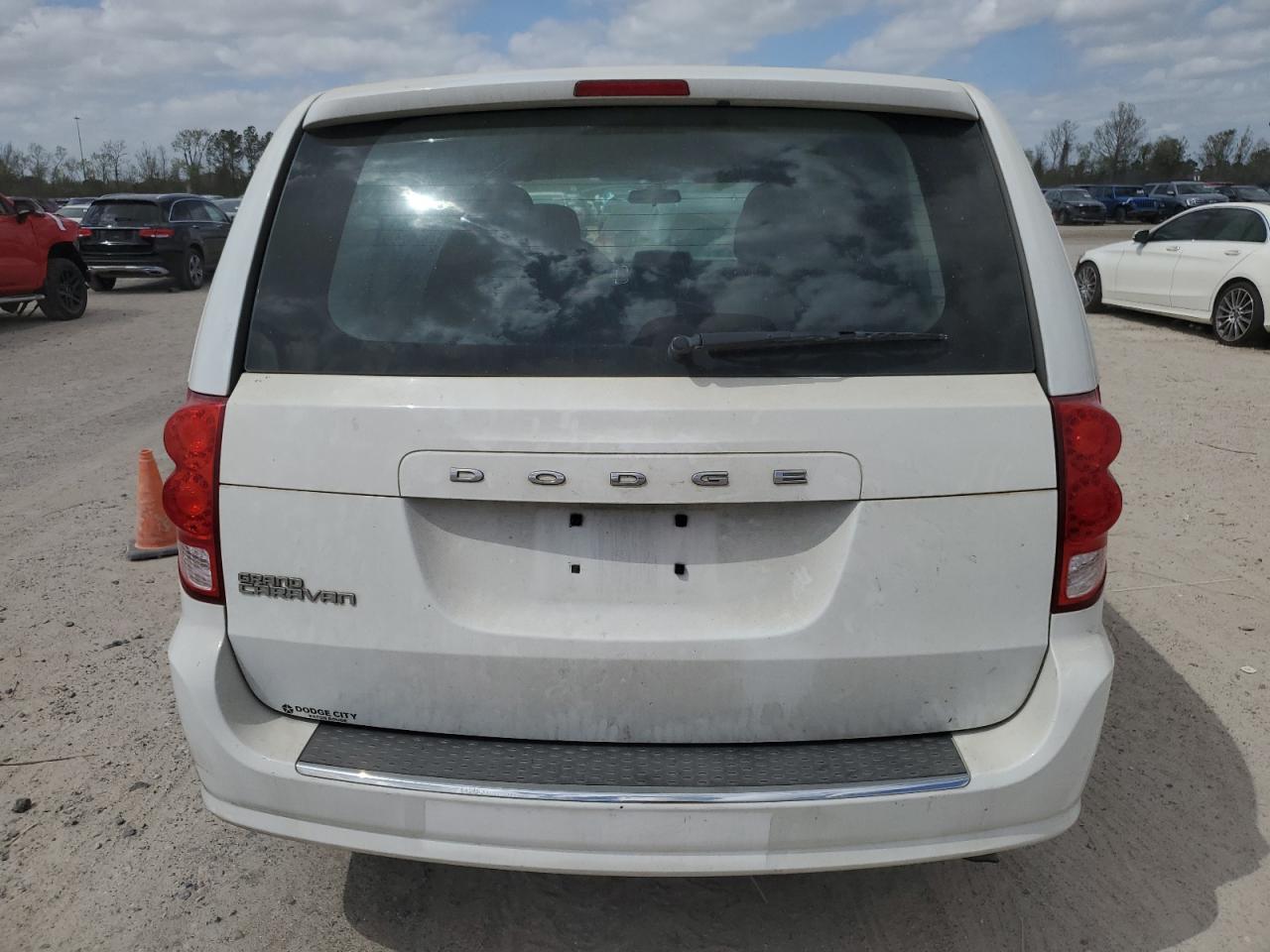 2015 Dodge Caravan - Image 6