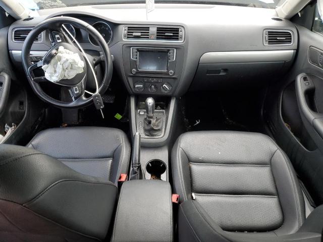 Sedans VOLKSWAGEN JETTA 2016 Granatowy