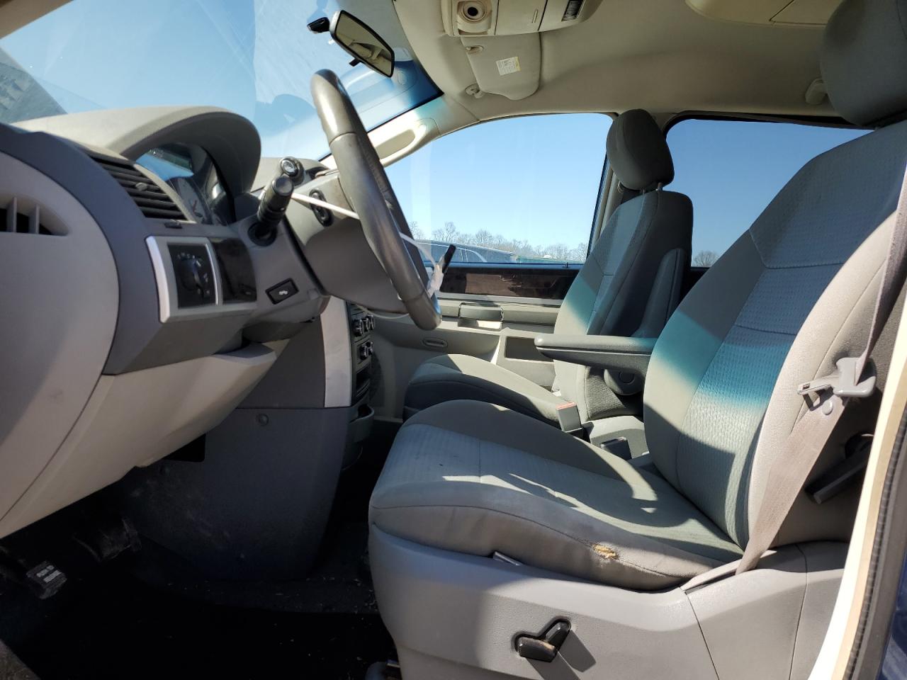 2010 Dodge Caravan - Image 7