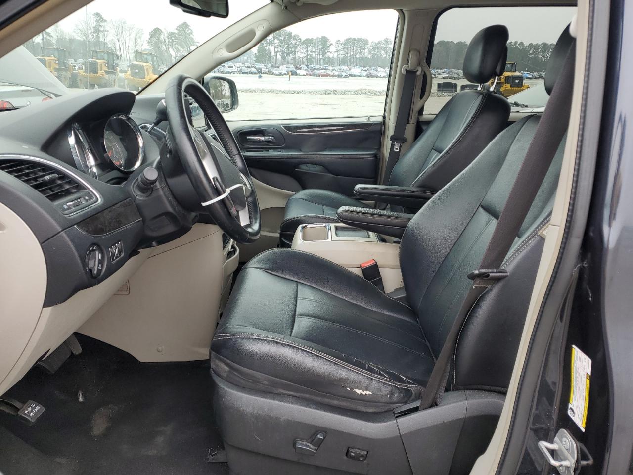 2014 Chrysler Town & Country - Image 7