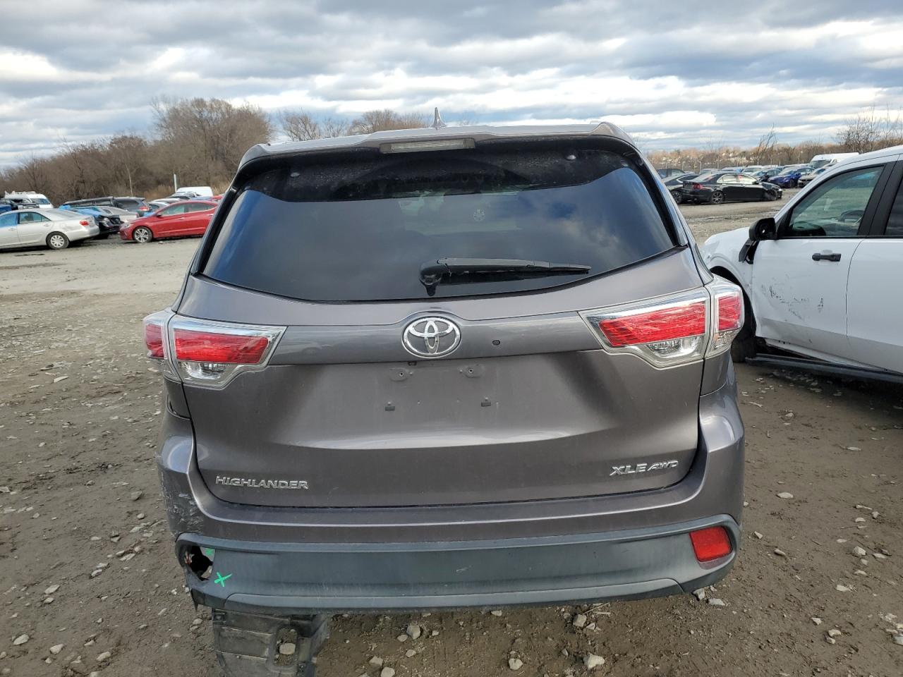 2016 Toyota Highlander Xle VIN: 5TDJKRFH3GS275708 Lot: 48038165