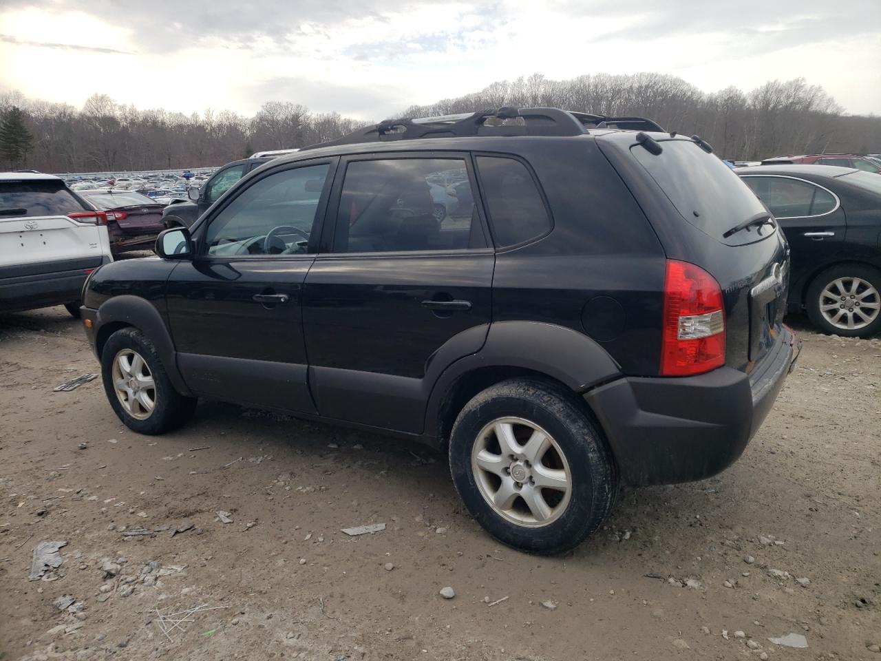 2005 Hyundai Tucson - Image 2