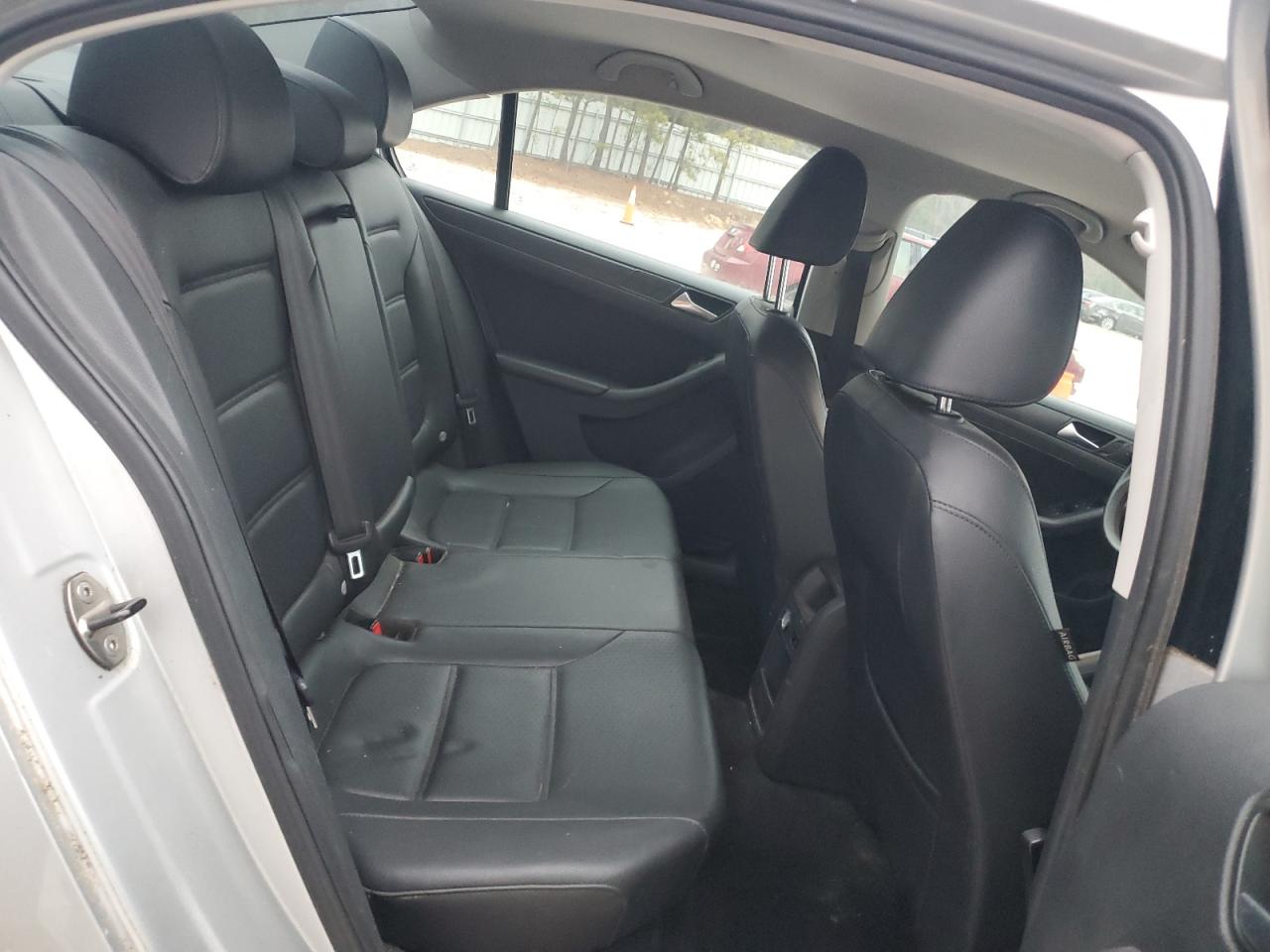 2014 Volkswagen Jetta - Image 10