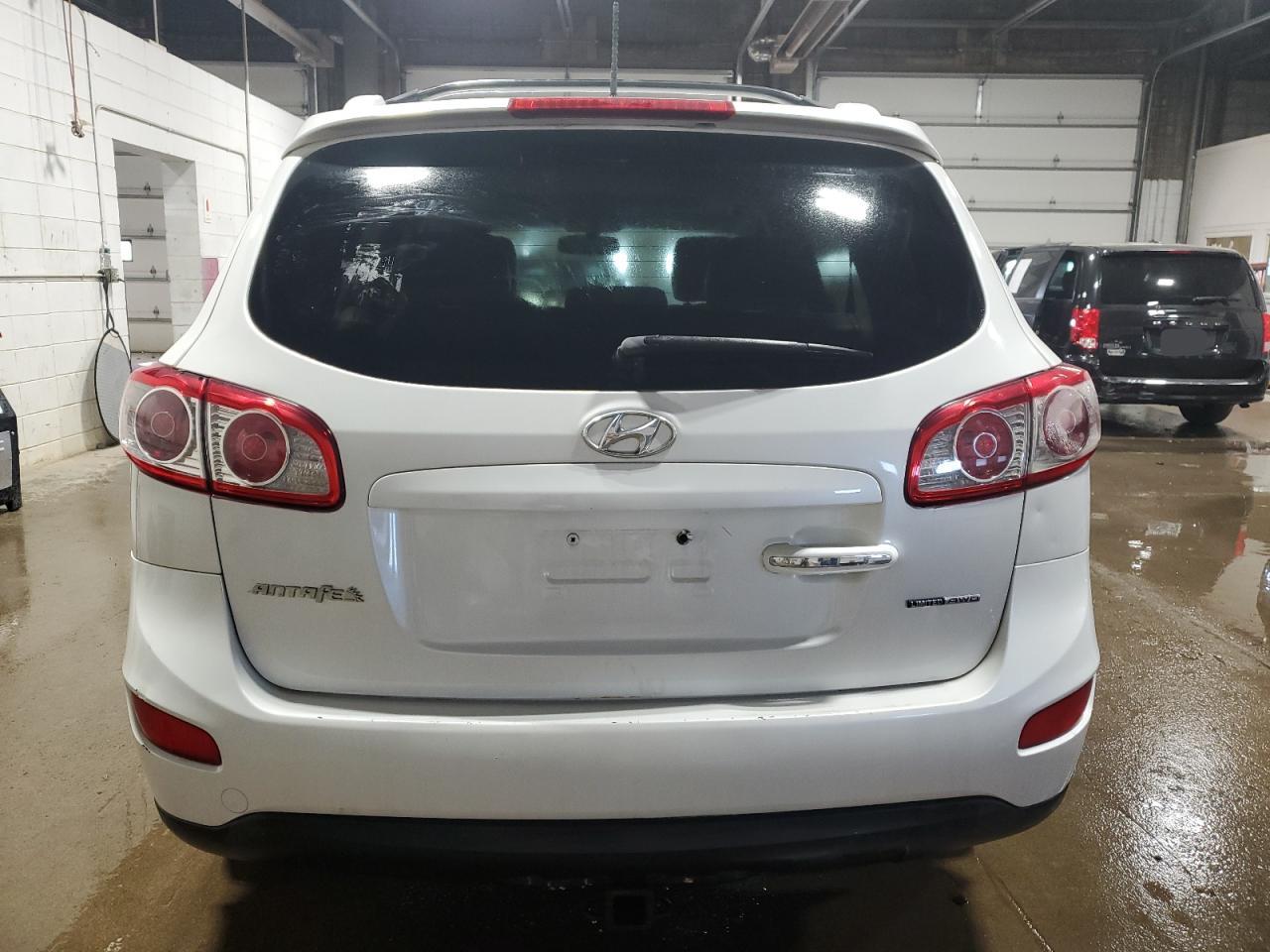 2012 Hyundai Santa Fe - Image 6
