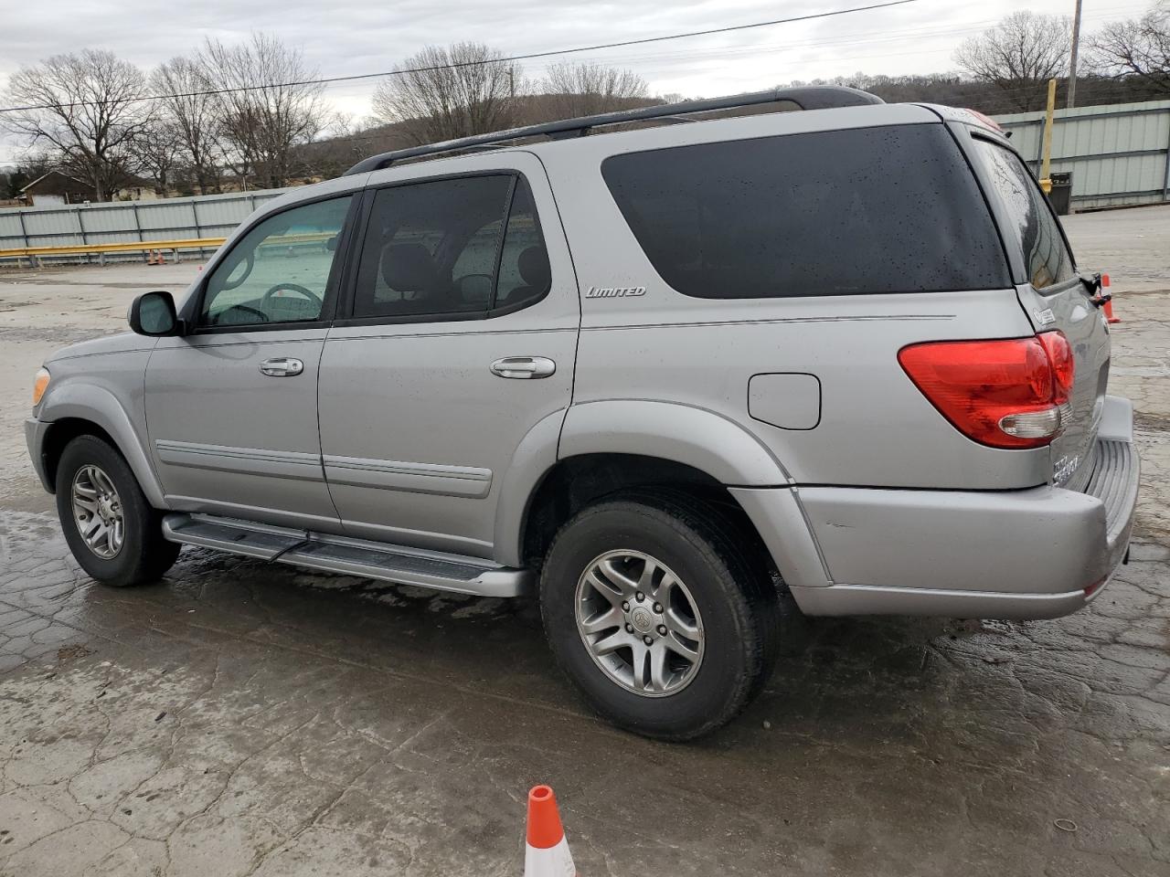 2005 Toyota Sequoia - Image 2