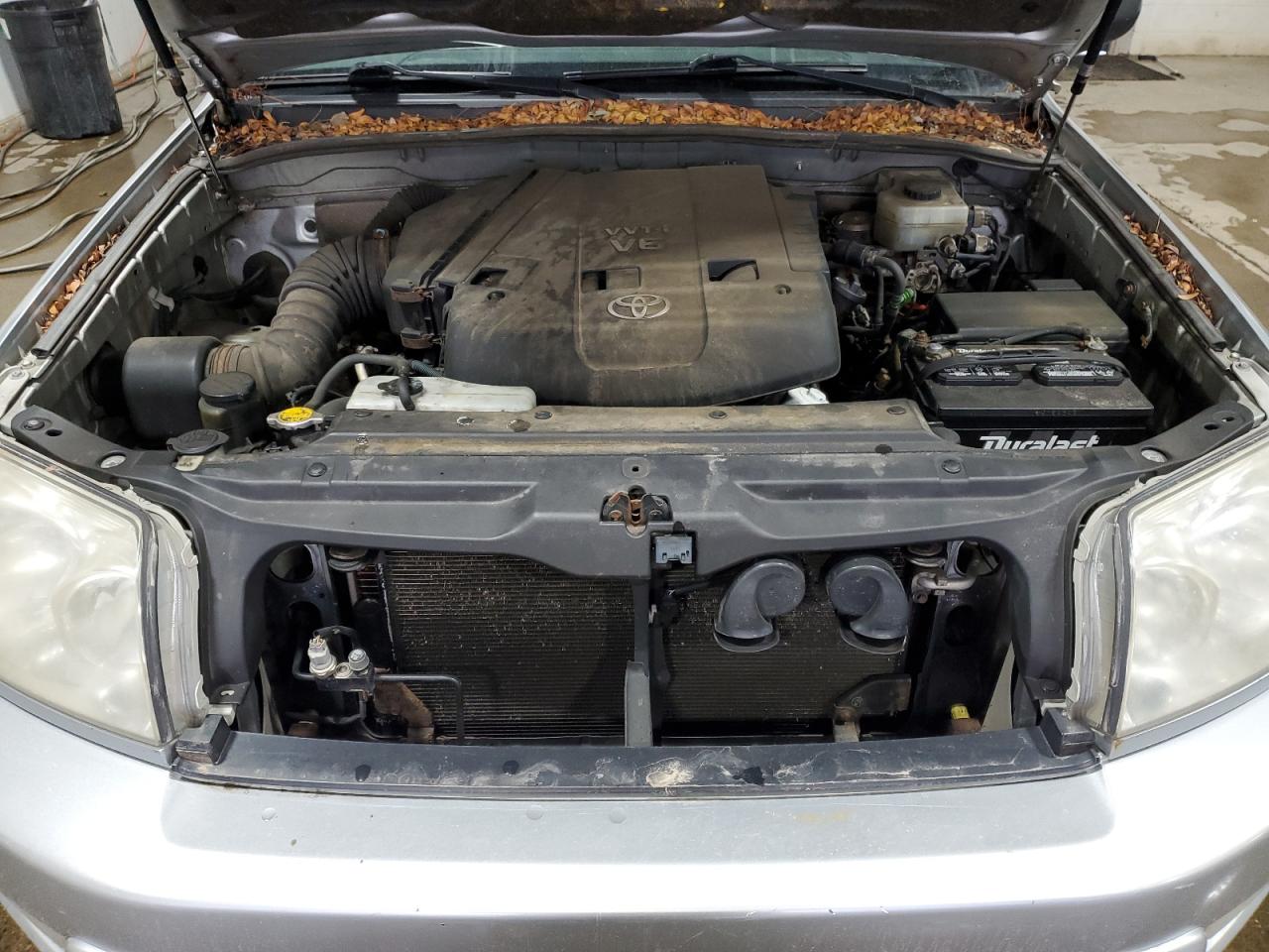 2004 Toyota 4Runner - Image 12