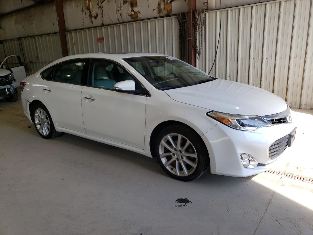 2013 Toyota Avalon - Image 4