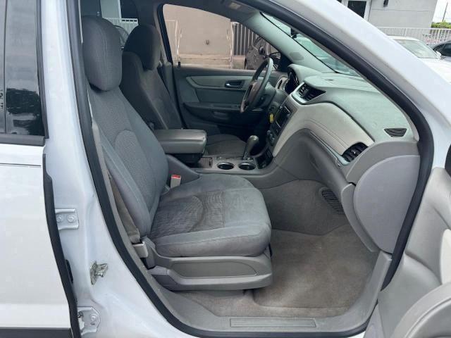 Parquets CHEVROLET TRAVERSE 2016 White