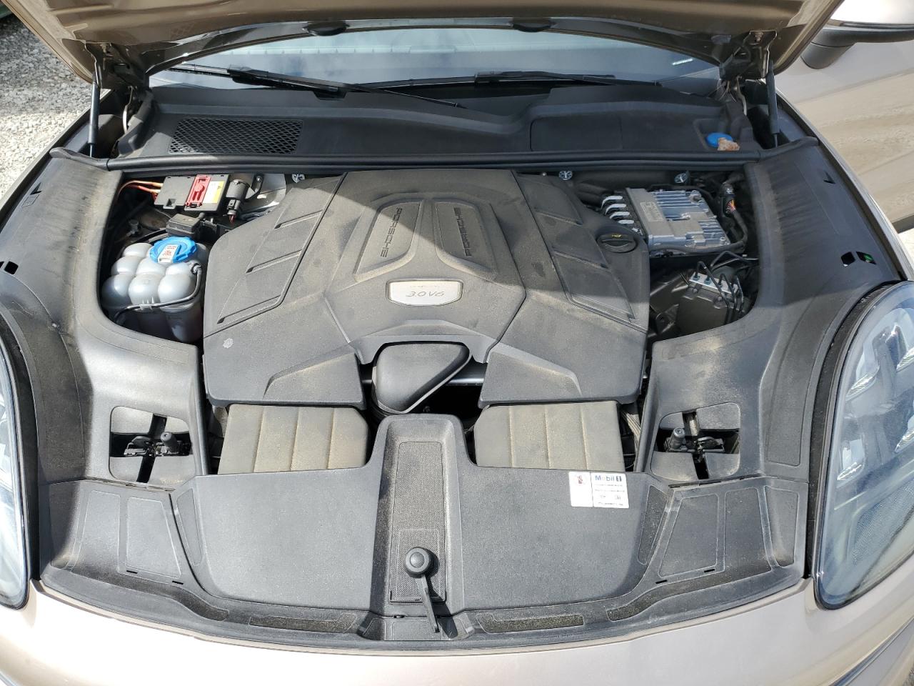 2019 Porsche Cayenne - Image 12