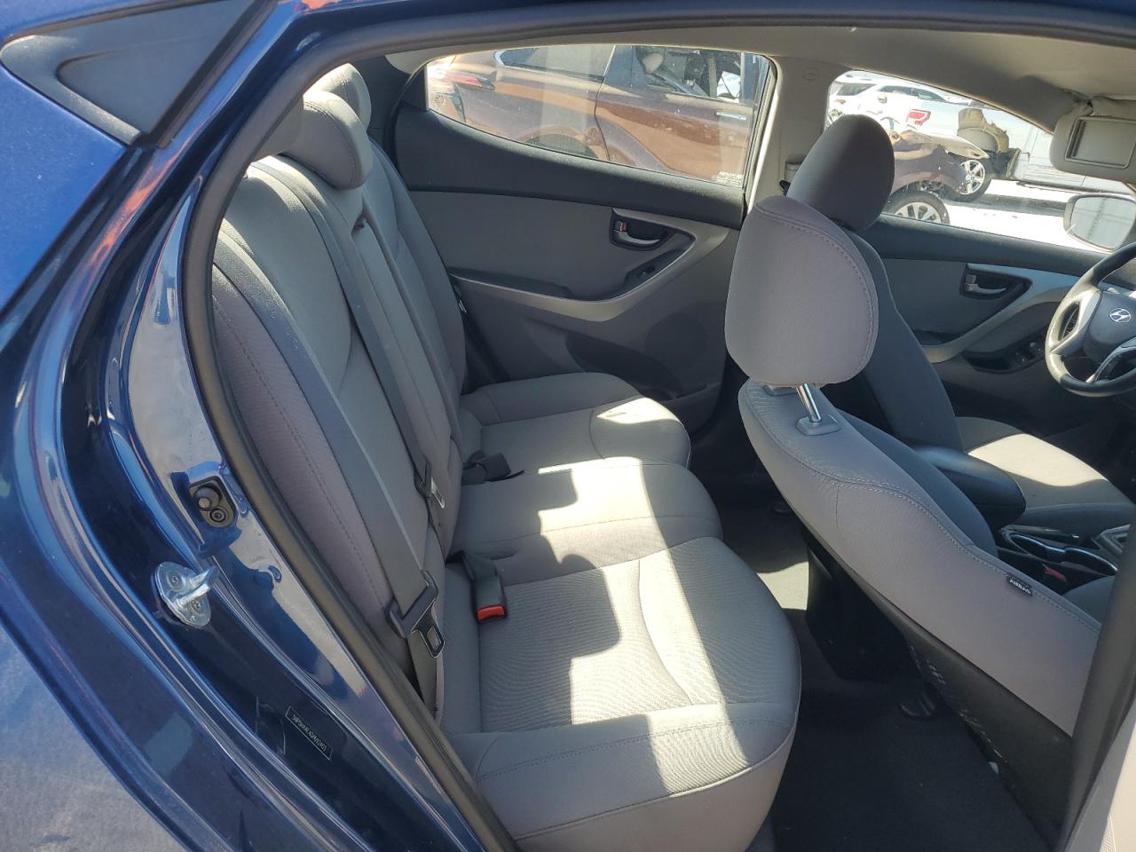 2016 Hyundai Elantra - Image 10