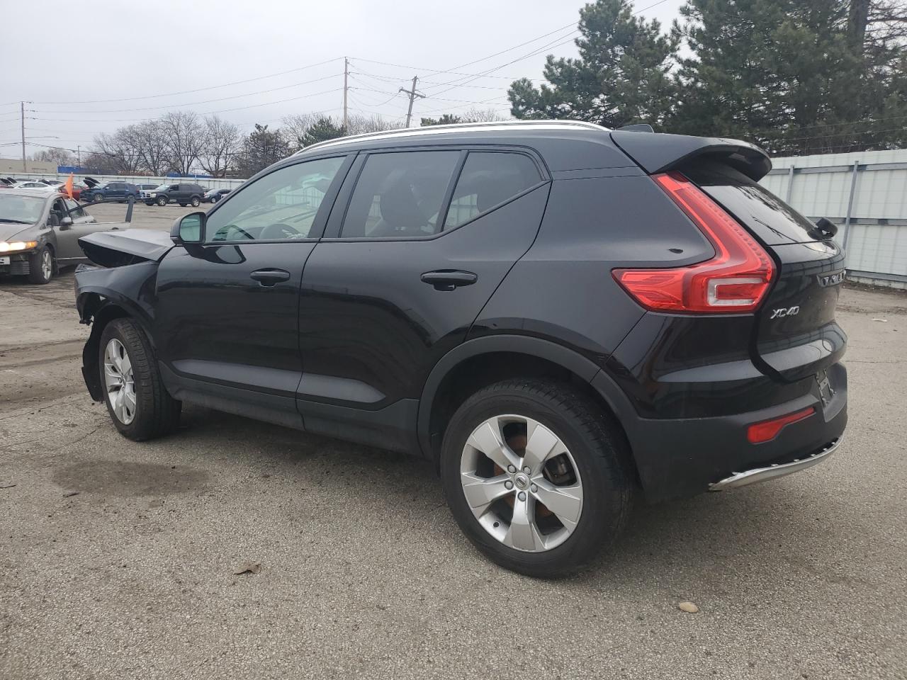 2021 Volvo XC40 - Image 2