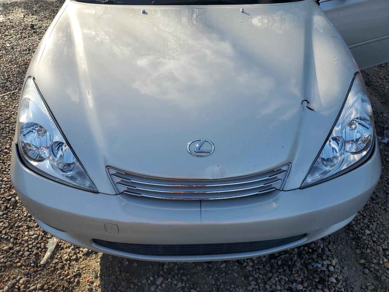 2004 Lexus ES - Image 13