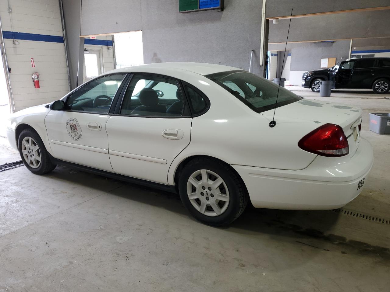2007 Ford Taurus - Image 2