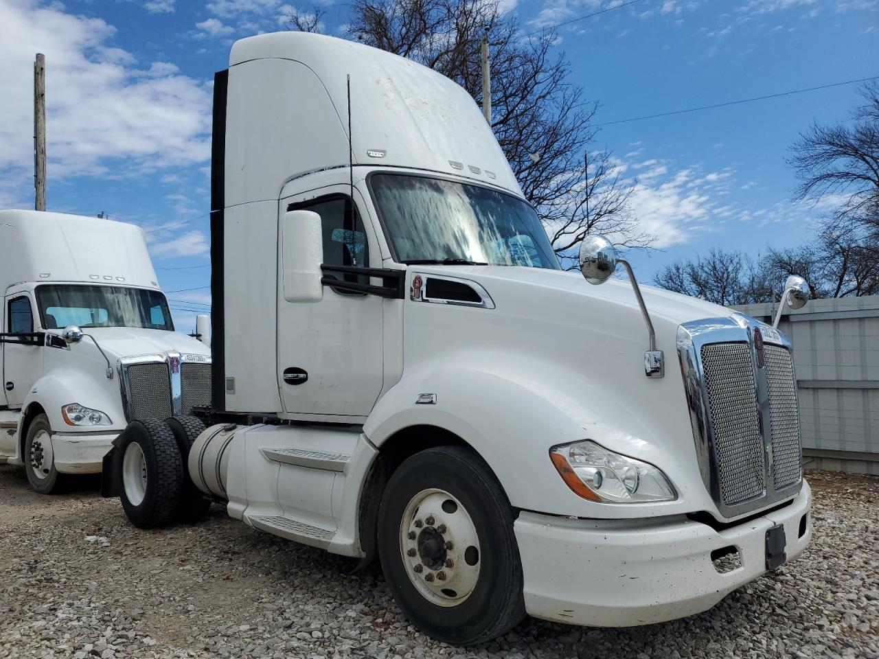 2014 Kenworth T680 Semi Truck zu verkaufen in Rogersville, MO - Normal Wear