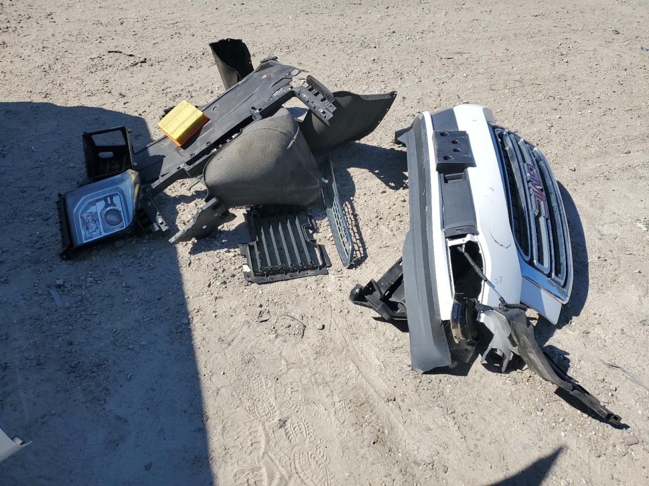 2019 GMC Yukon - Image 13