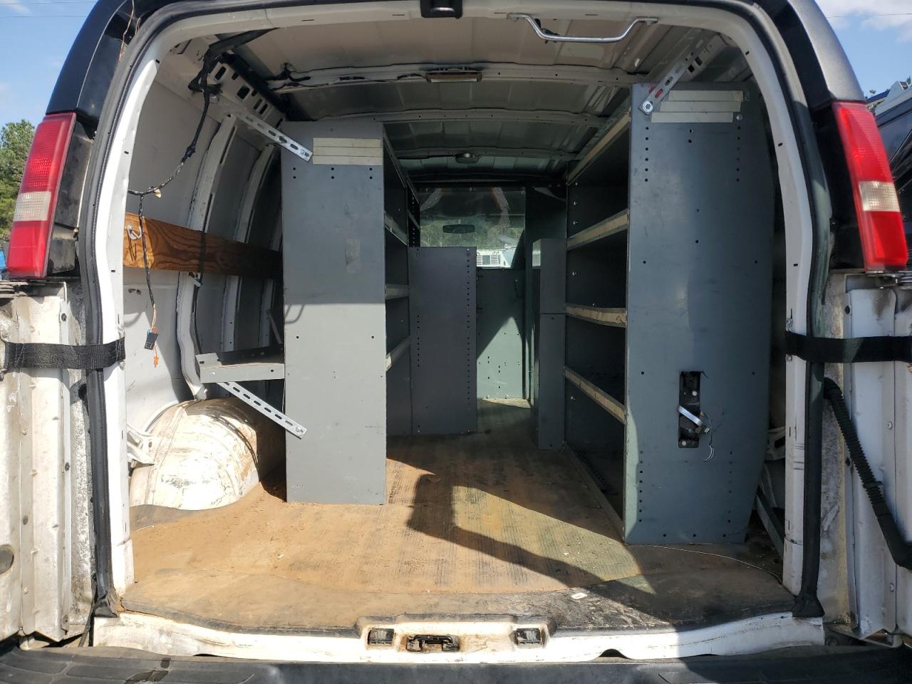 2012 Chevrolet Express - Image 10