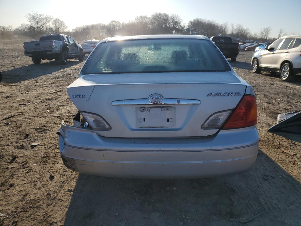 2002 Toyota Avalon - Image 6