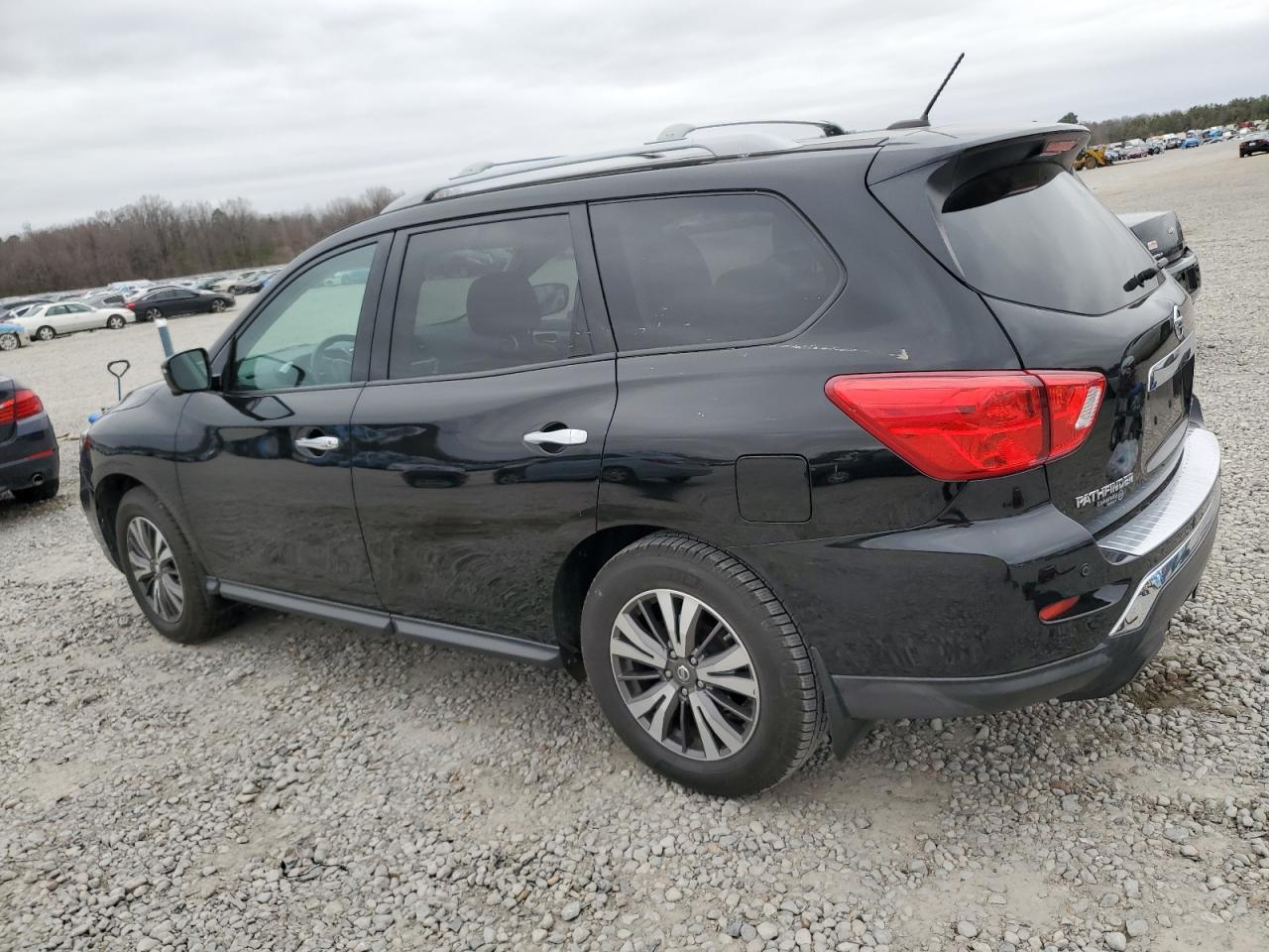 2017 Nissan Pathfinder - Image 2