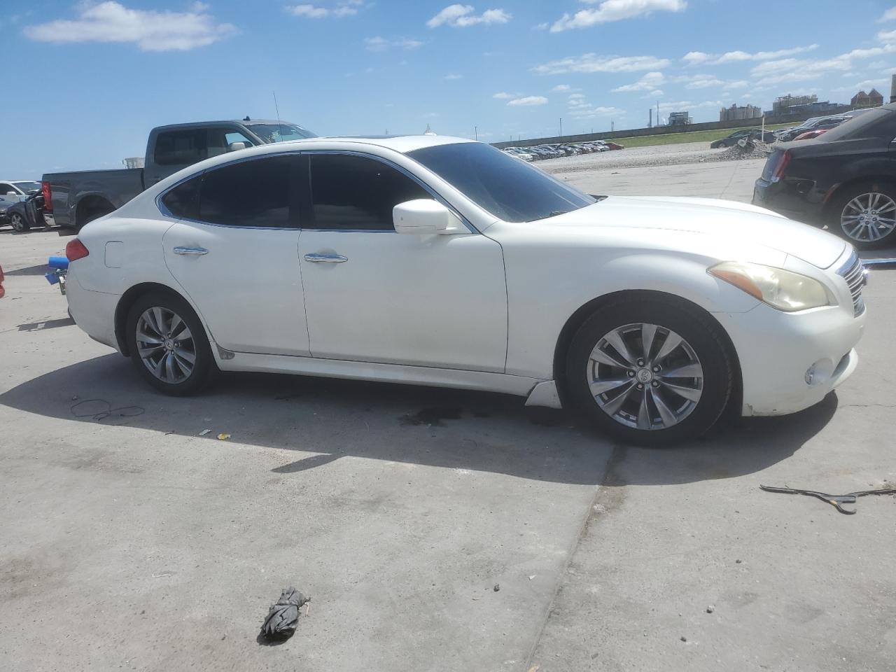 2012 Infiniti M - Image 4