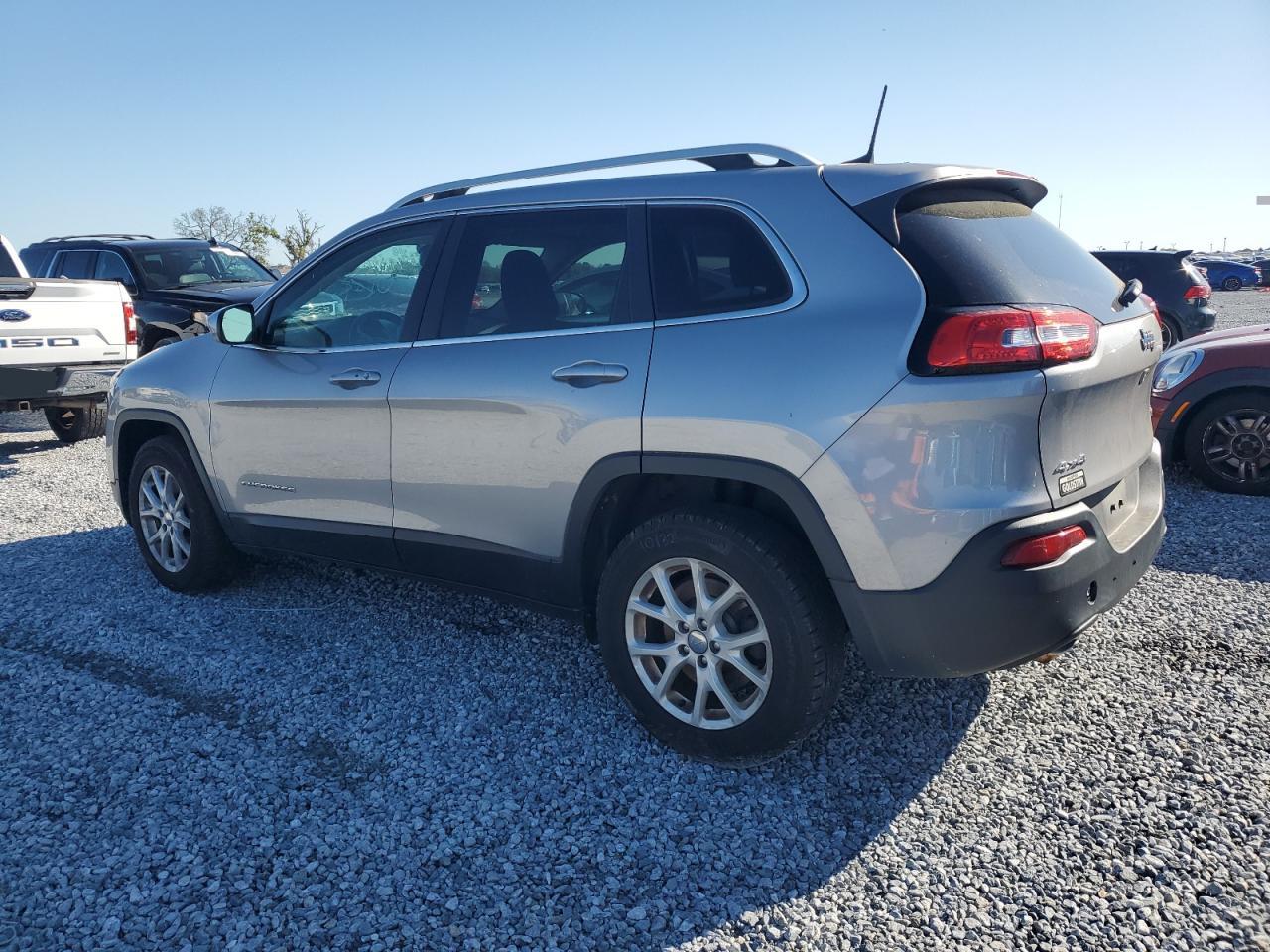 2017 Jeep Grand Cherokee - Image 2