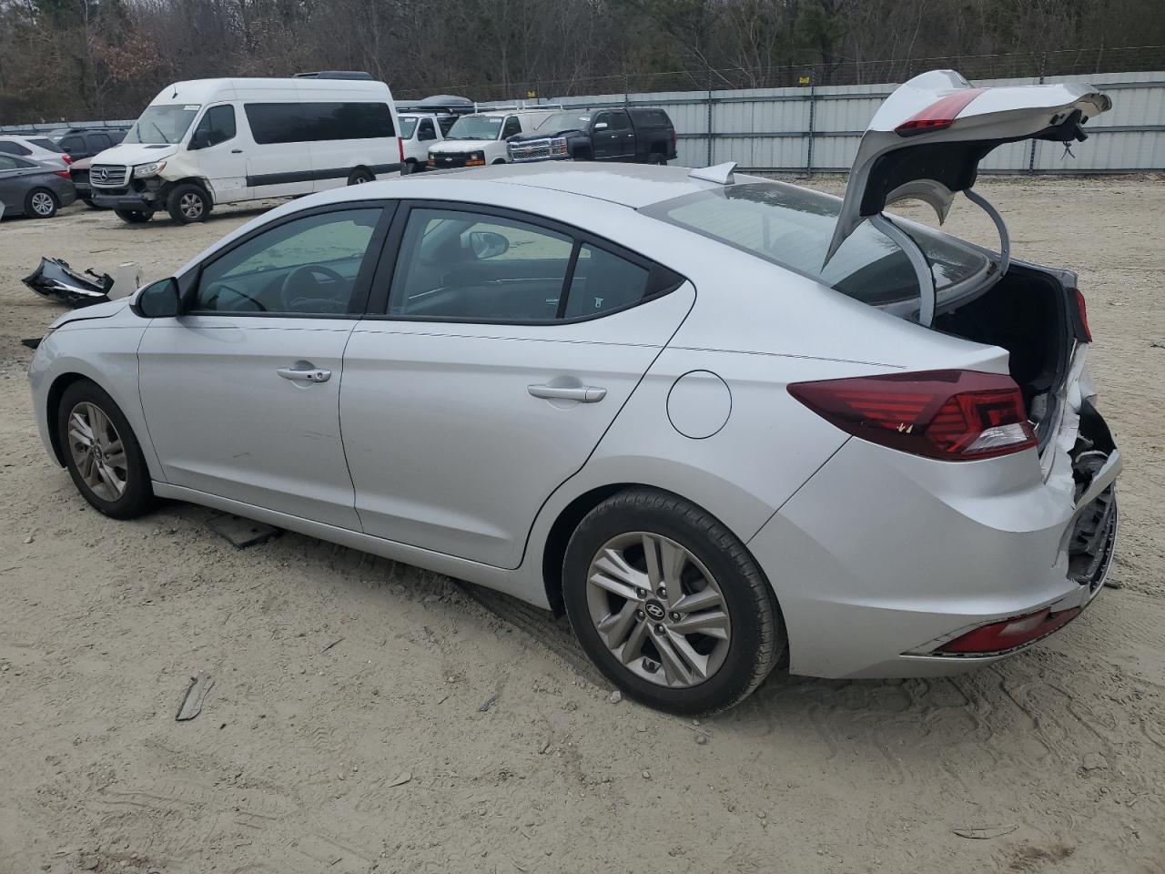 2019 Hyundai Elantra - Image 2