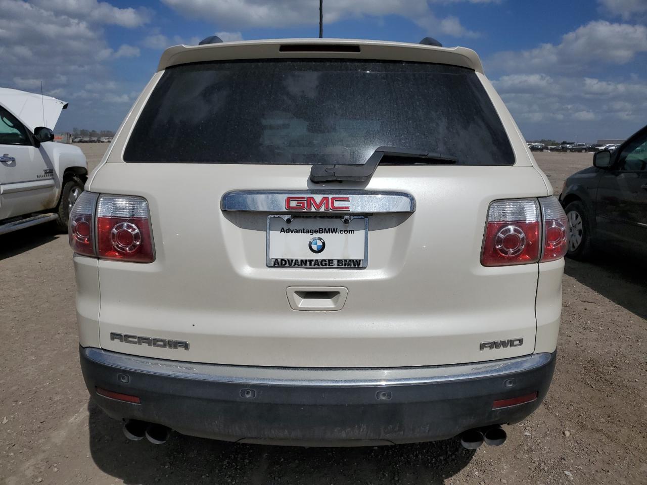 2011 GMC Acadia - Image 6