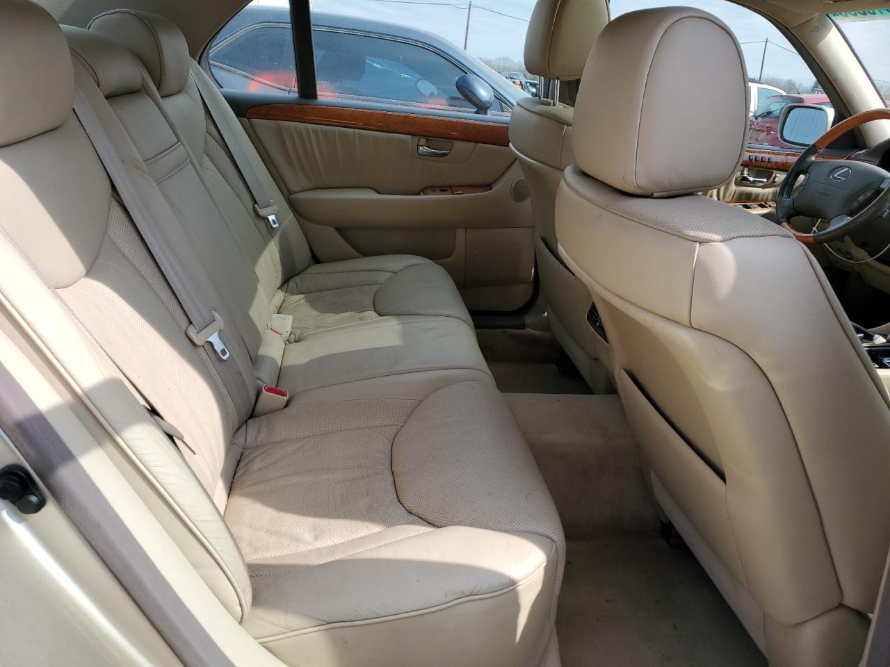 2004 Lexus LS - Image 10
