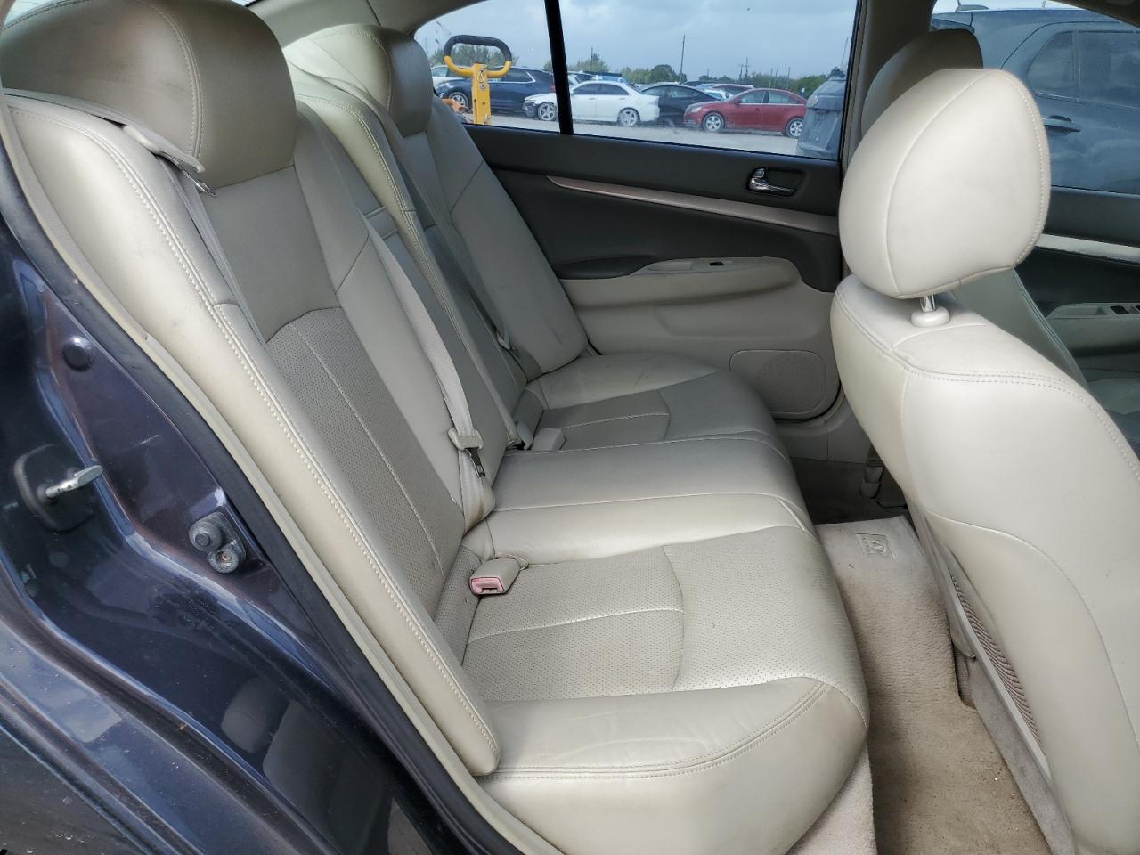 2011 Infiniti G - Image 10