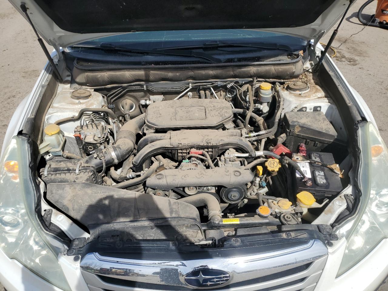 2010 Subaru Outback - Image 14