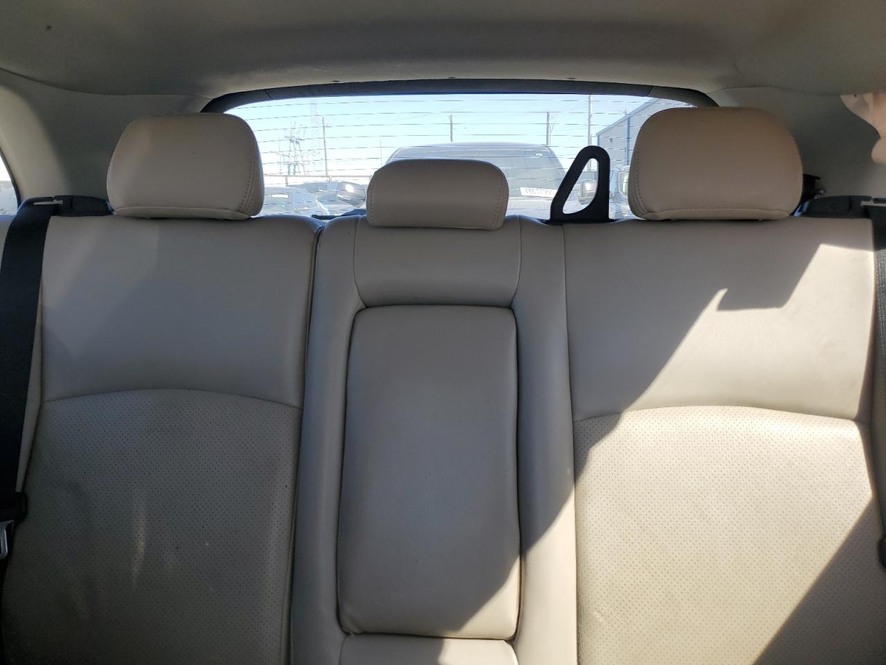 2015 Mitsubishi Outlander - Image 10