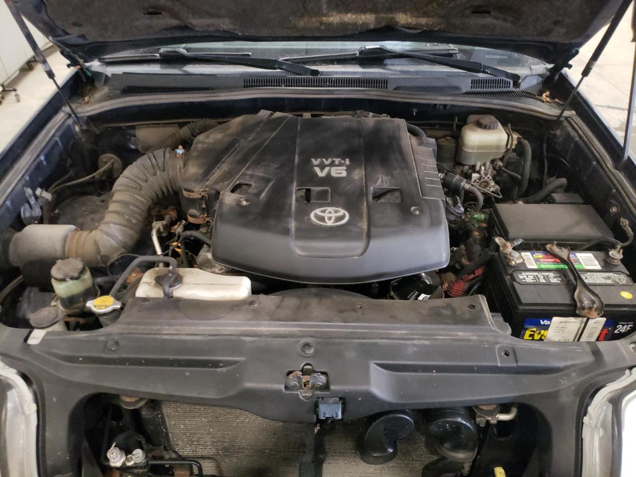 2005 Toyota 4Runner - Image 12
