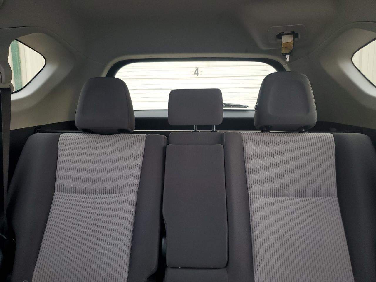 2015 Toyota RAV 4 - Image 10