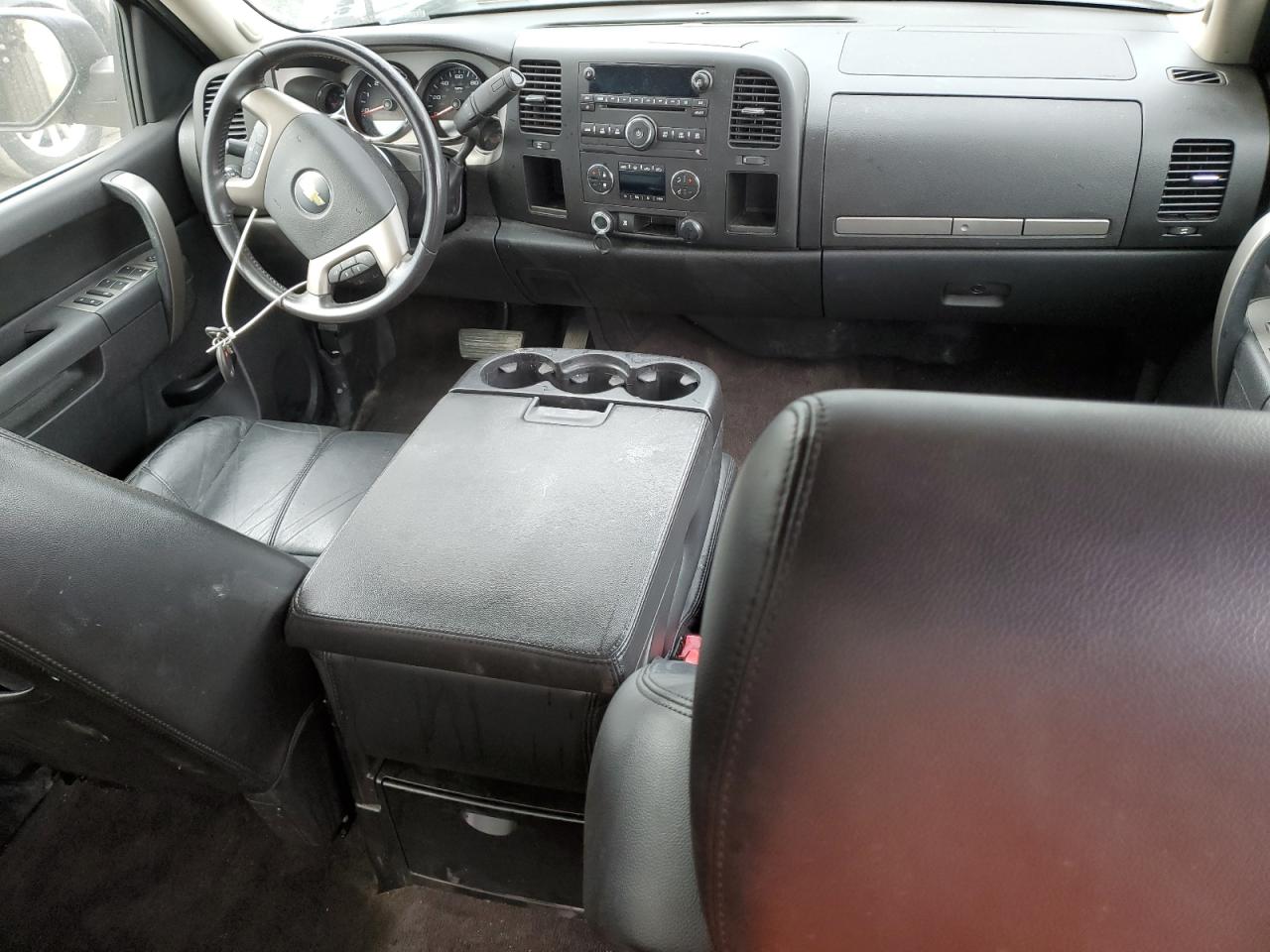 2011 Chevrolet Silverado - Image 8