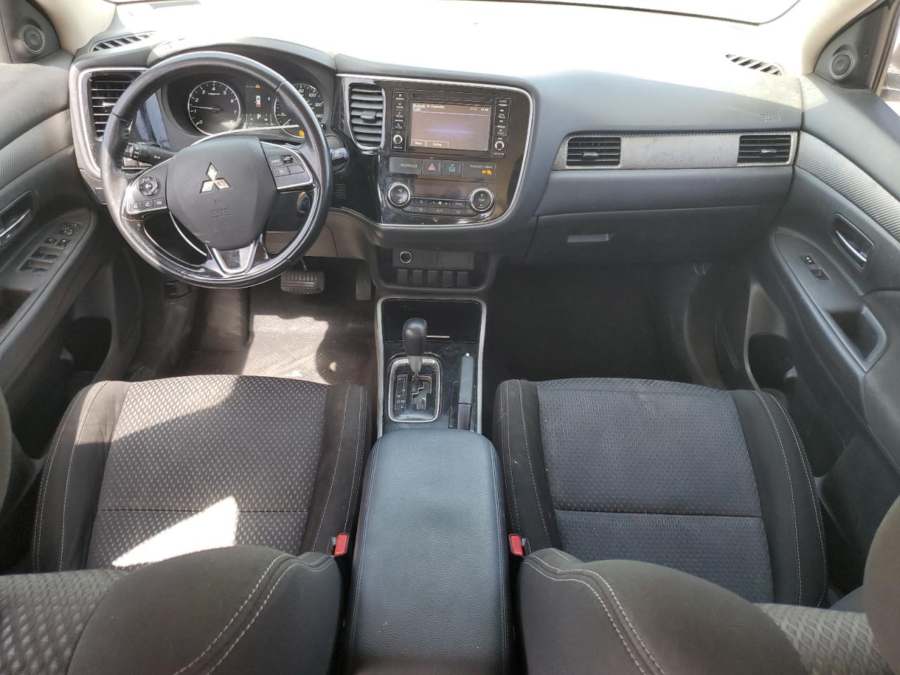 2017 Mitsubishi Outlander - Image 8