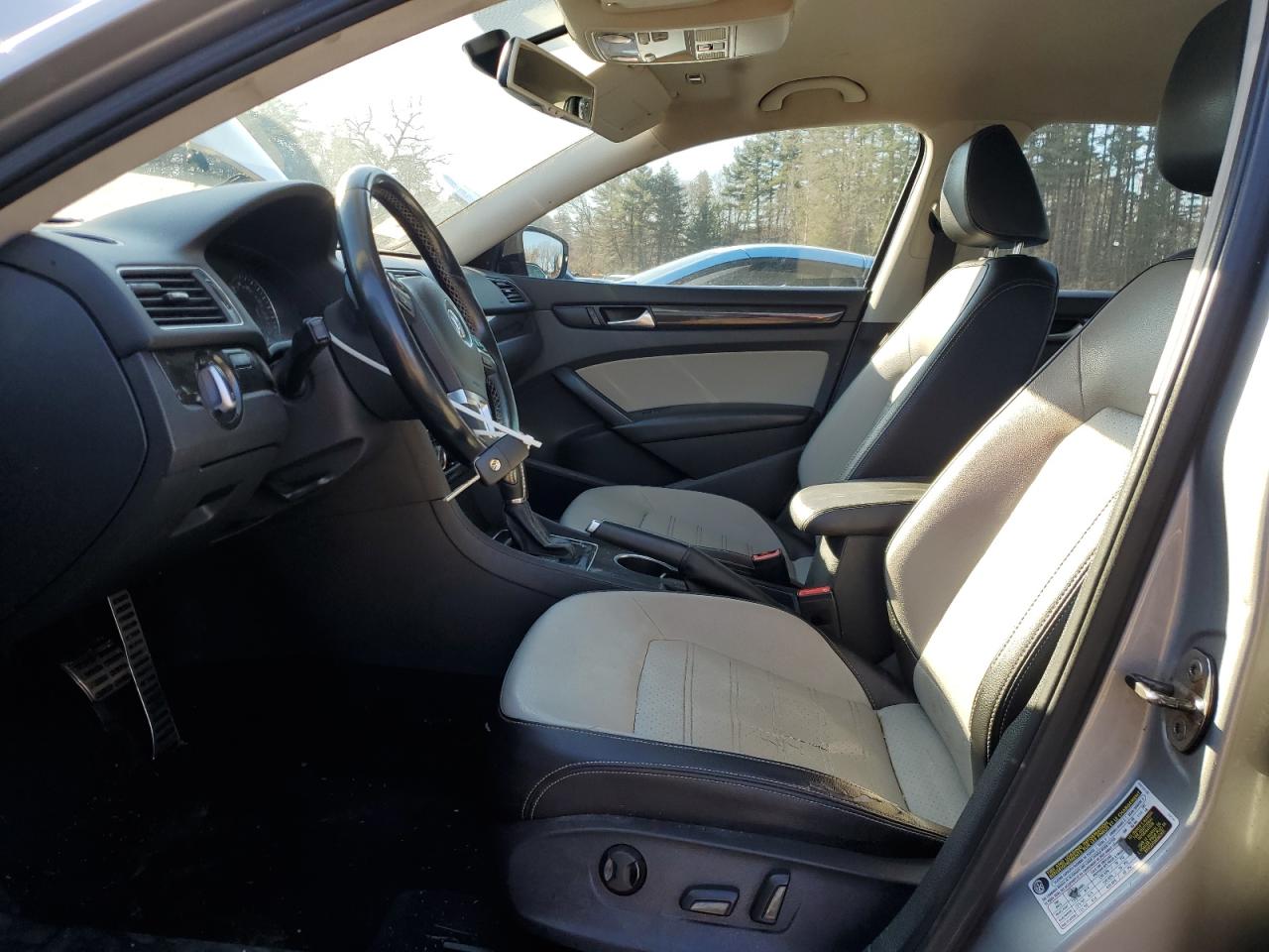 2014 Volkswagen Passat - Image 7