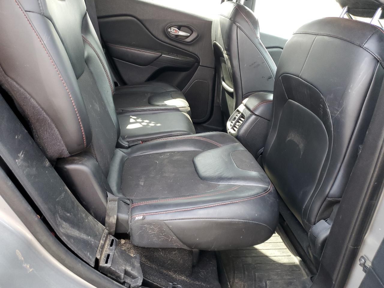 2015 Jeep Cherokee - Image 11