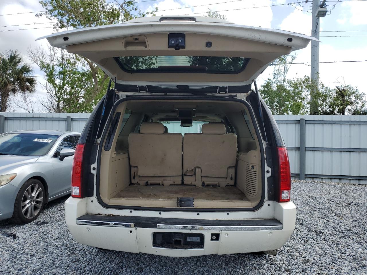 2010 GMC Yukon - Image 6