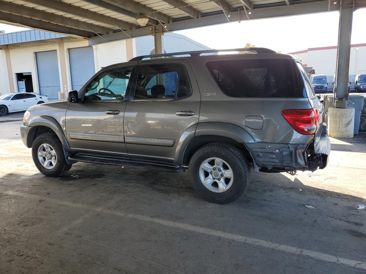 2005 Toyota Sequoia - Image 2