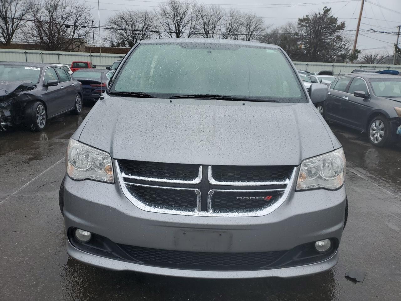 2017 Dodge Caravan - Image 5